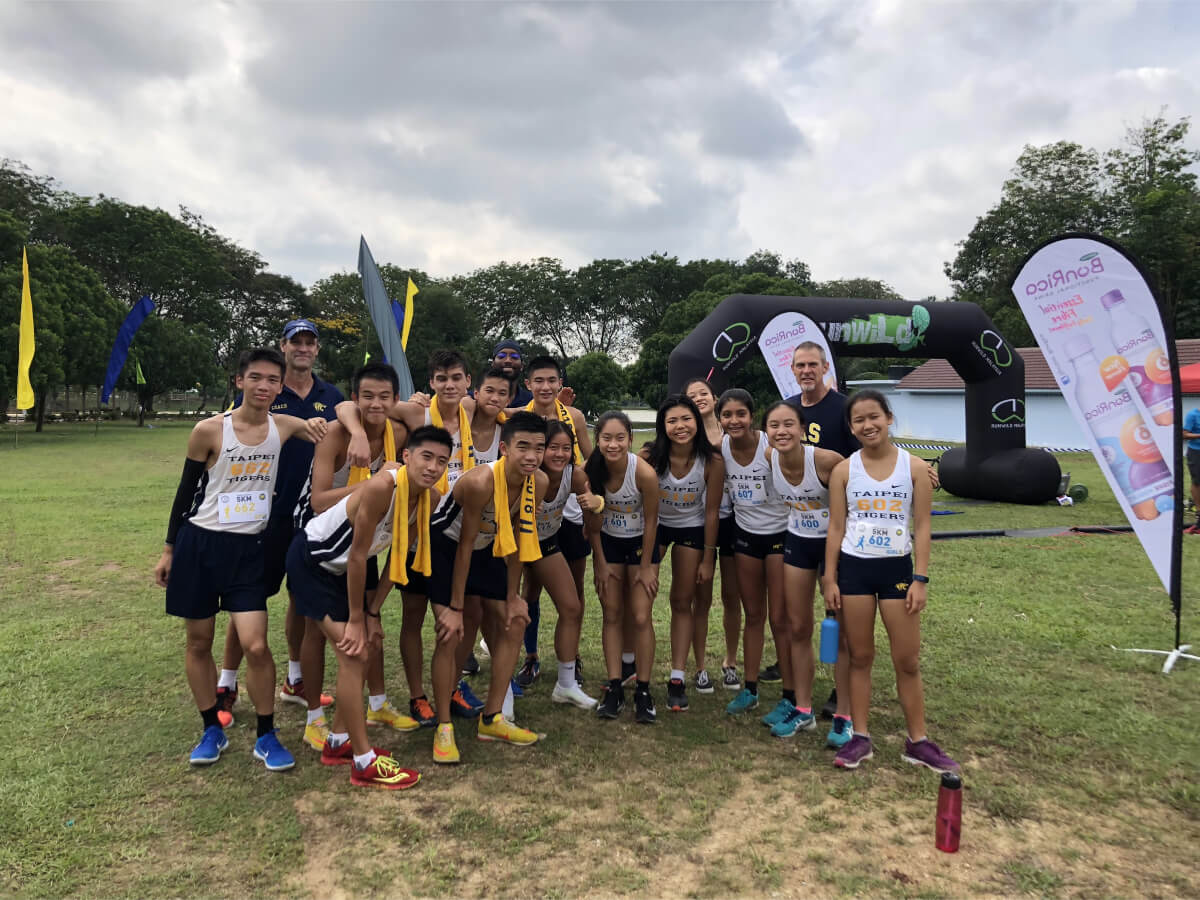 Guo along with his whole cross country boys and girls team.